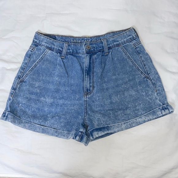 Women’s American Eagle high waisted roll up 90’s Mom jean shorts size 6 - Picture 1 of 14